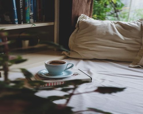 A relaxing and comfortable bedroom setting
